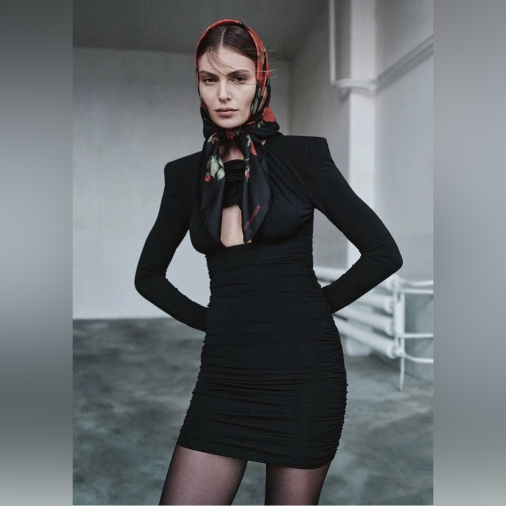 MAGDA BUTRYM X H&M
ROSE-APPLIQUÉD BODY CONE DRESS WITH SHOULDER PADS